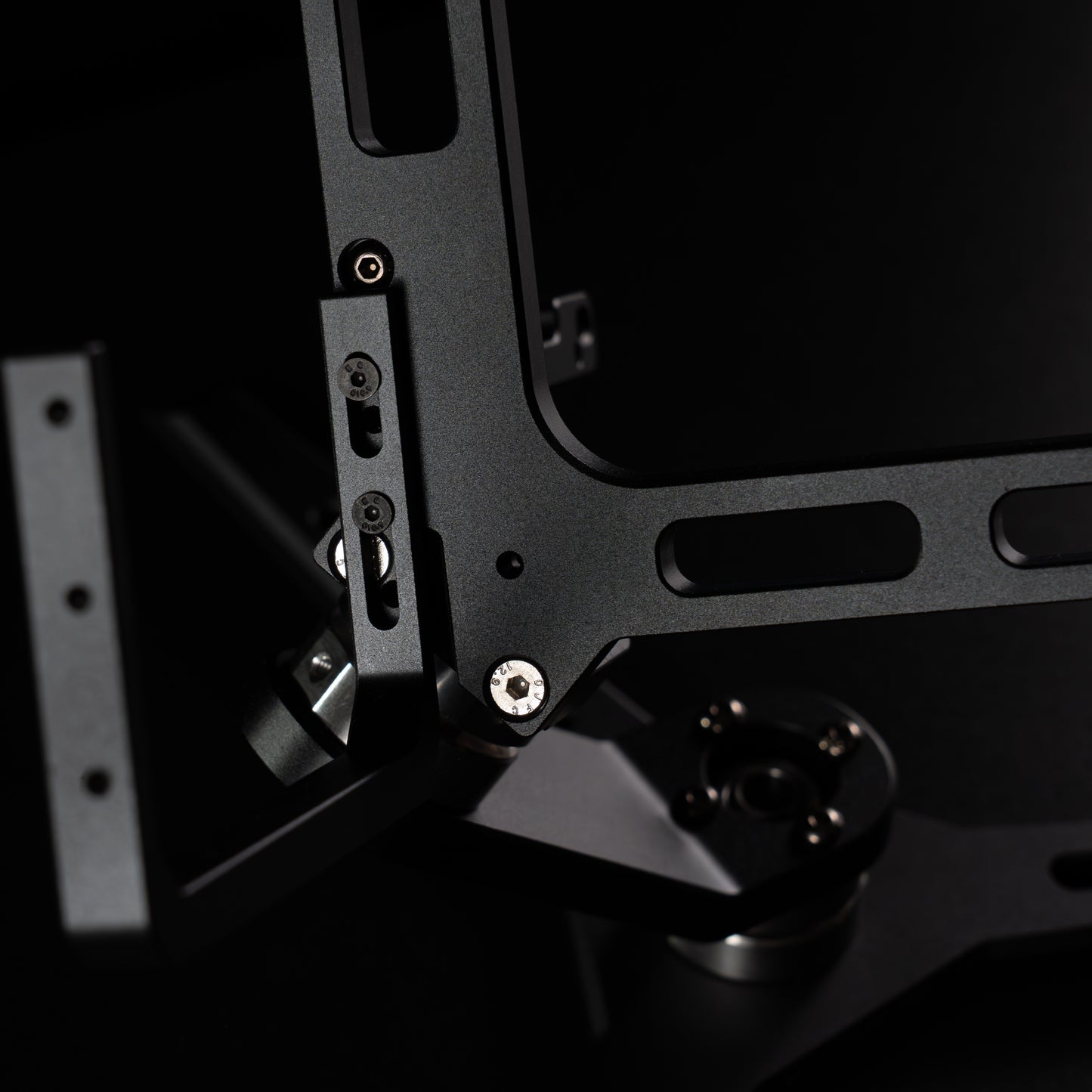 Monster Studio B30 Dual-Axis Rotating Open Frame Mini ITX Case