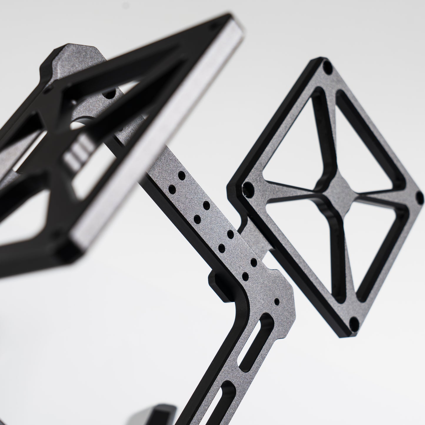 Monster Studio B30 Dual-Axis Rotating Open Frame Mini ITX Case